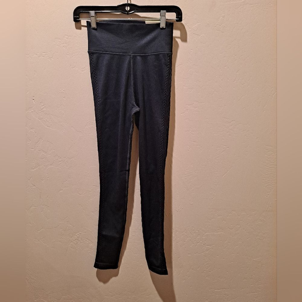 OFFLINE by AERIE Hi-Rise Cable Ribbed Seamless 7/8 Leggings Black - S NWT